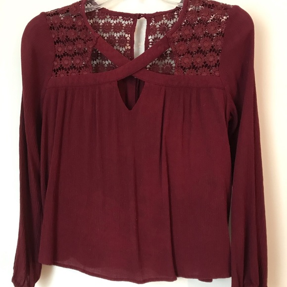 Laced detailed flowy long sleeve - Picture 2 of 8